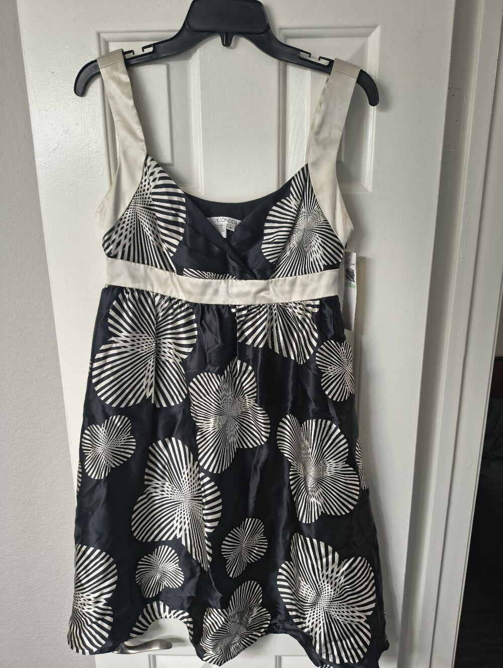 Maggy London Black & Ivory 100% Silk Dress Size 8 – New with Tags